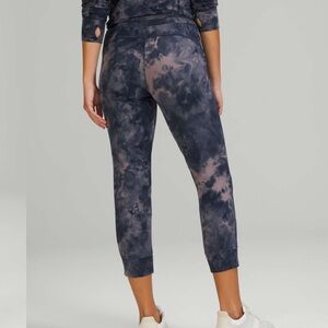 Lululemon Ready to Rulu Jogger Crop
Diamond Dye Lunar Rock True Navy